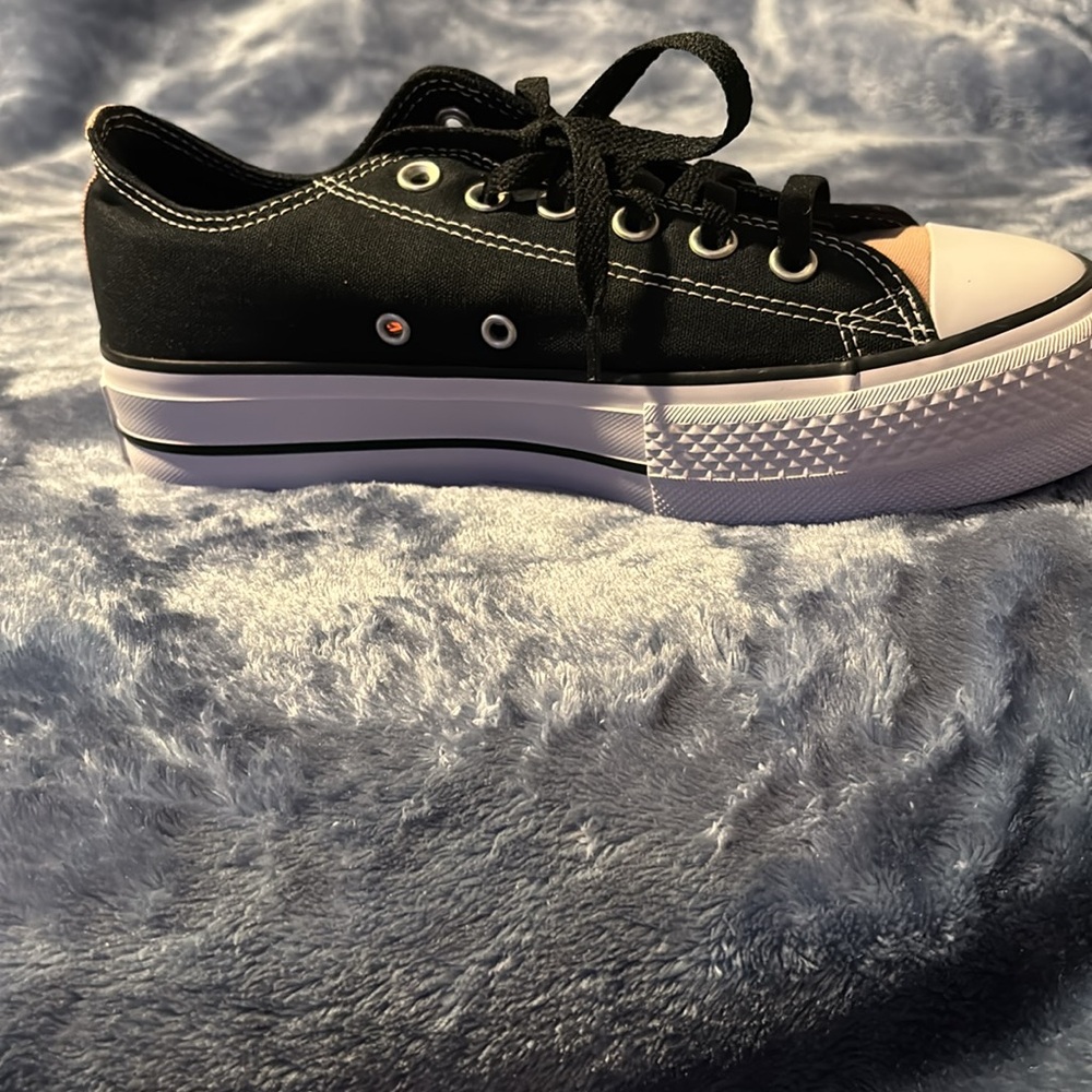 Converse Black and Tan All Star platform Sneakers size 8 (fits me like a 10) - Picture 3 of 7